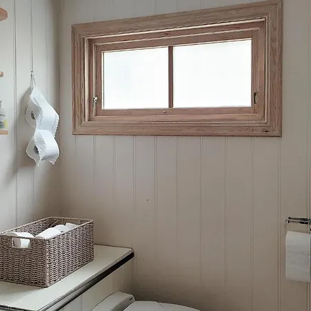 Beautiful In With Kitchen Holiday home